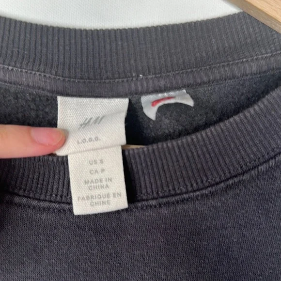 H&M Rolling Stones Sweatshirt Womens Size S Grey Tongue Graphics - Picture 3 of 7